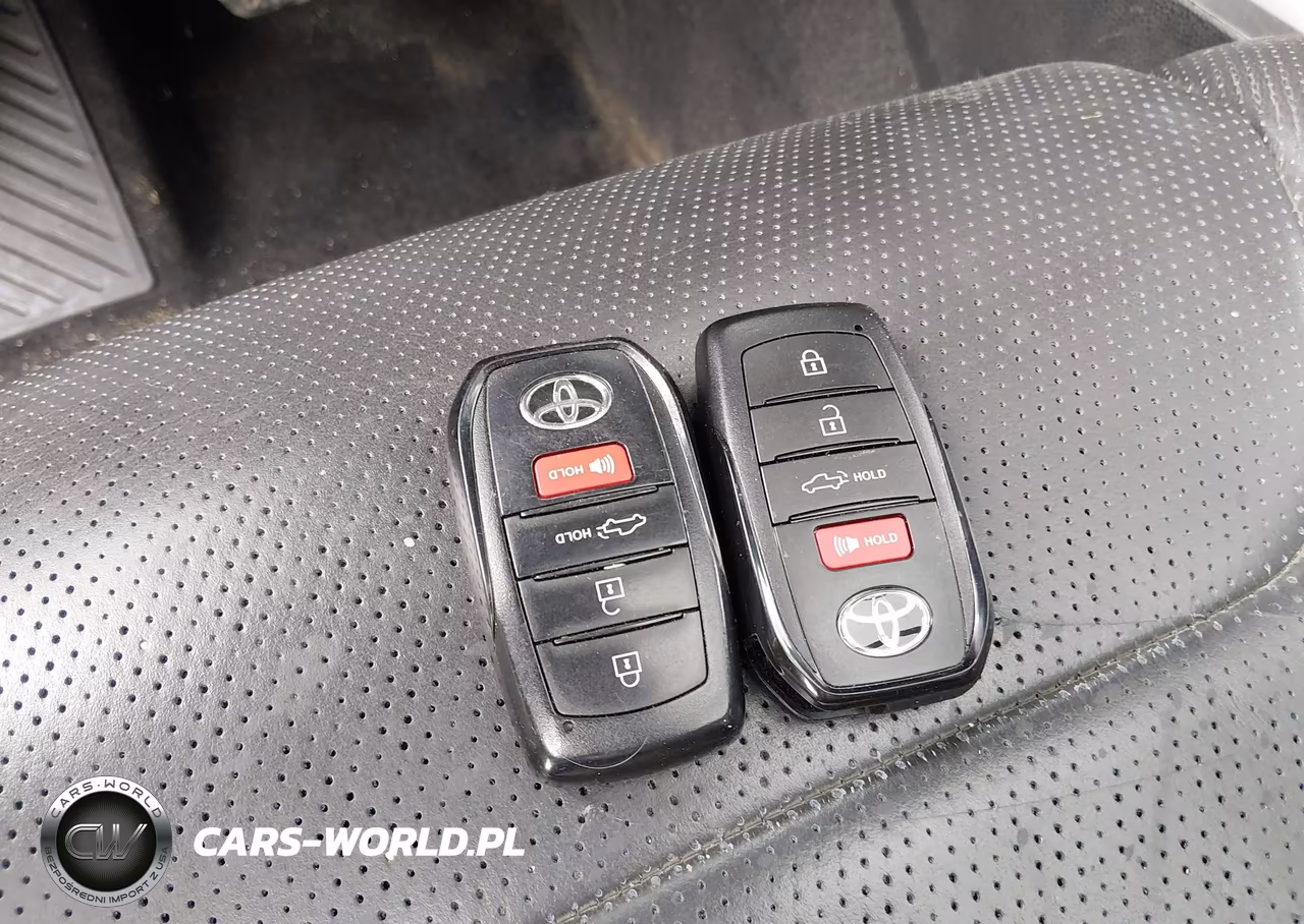 2023 Toyota Tundra Hybrid Platinum VIN:5TFNC5DB2PX036392 - 11