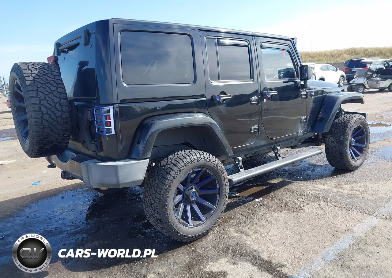 2016 Jeep Wrangler Unlimited Sahara VIN:1C4BJWEG2GL253005 - 4