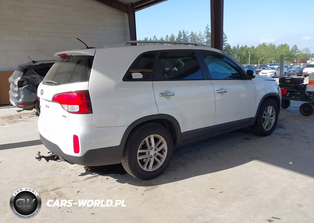 2014 Kia Sorento Lx VIN:5XYKT4A62EG501693 - 4