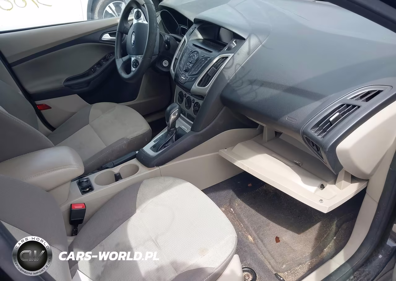 2014 Ford Focus Se VIN:1FADP3K21EL377364 - 5
