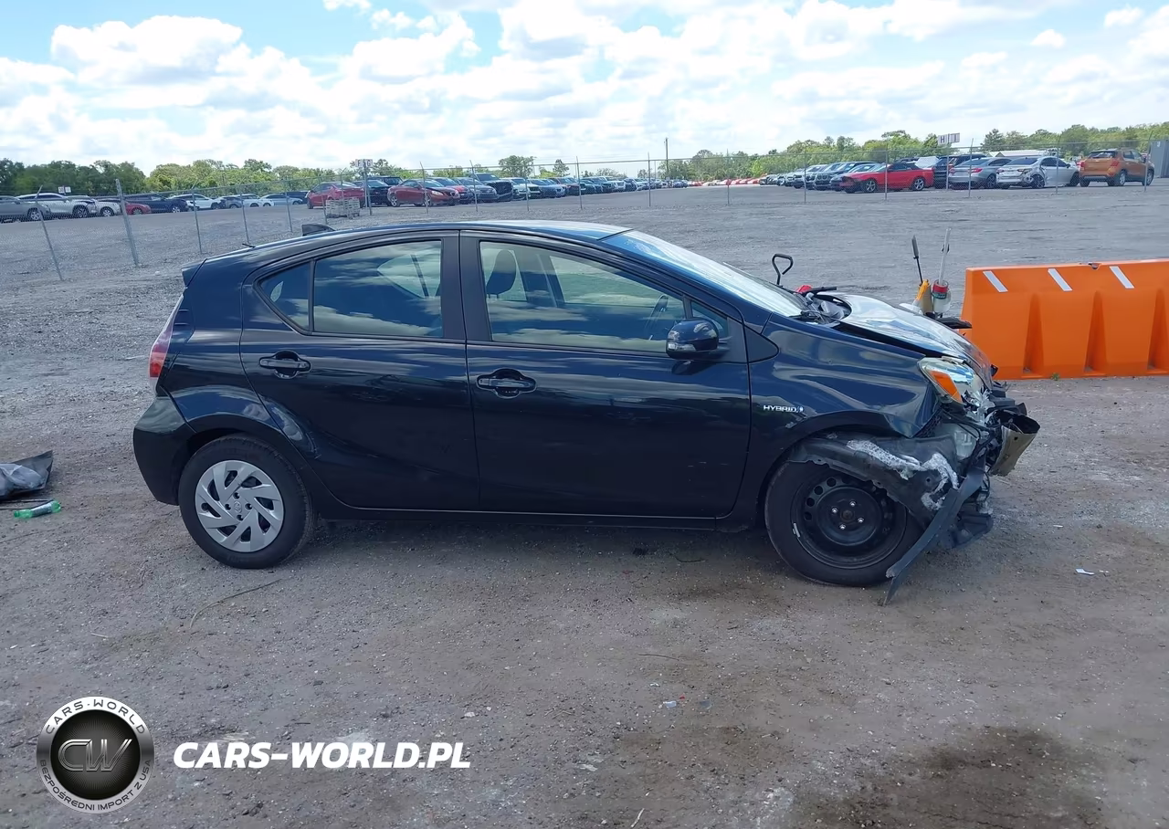 2016 Toyota Prius C Two VIN:JTDKDTB32G1125348 - 13
