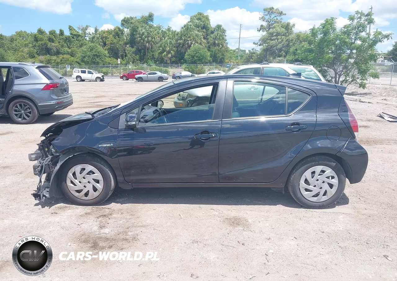 2016 Toyota Prius C Two VIN:JTDKDTB32G1125348 - 14