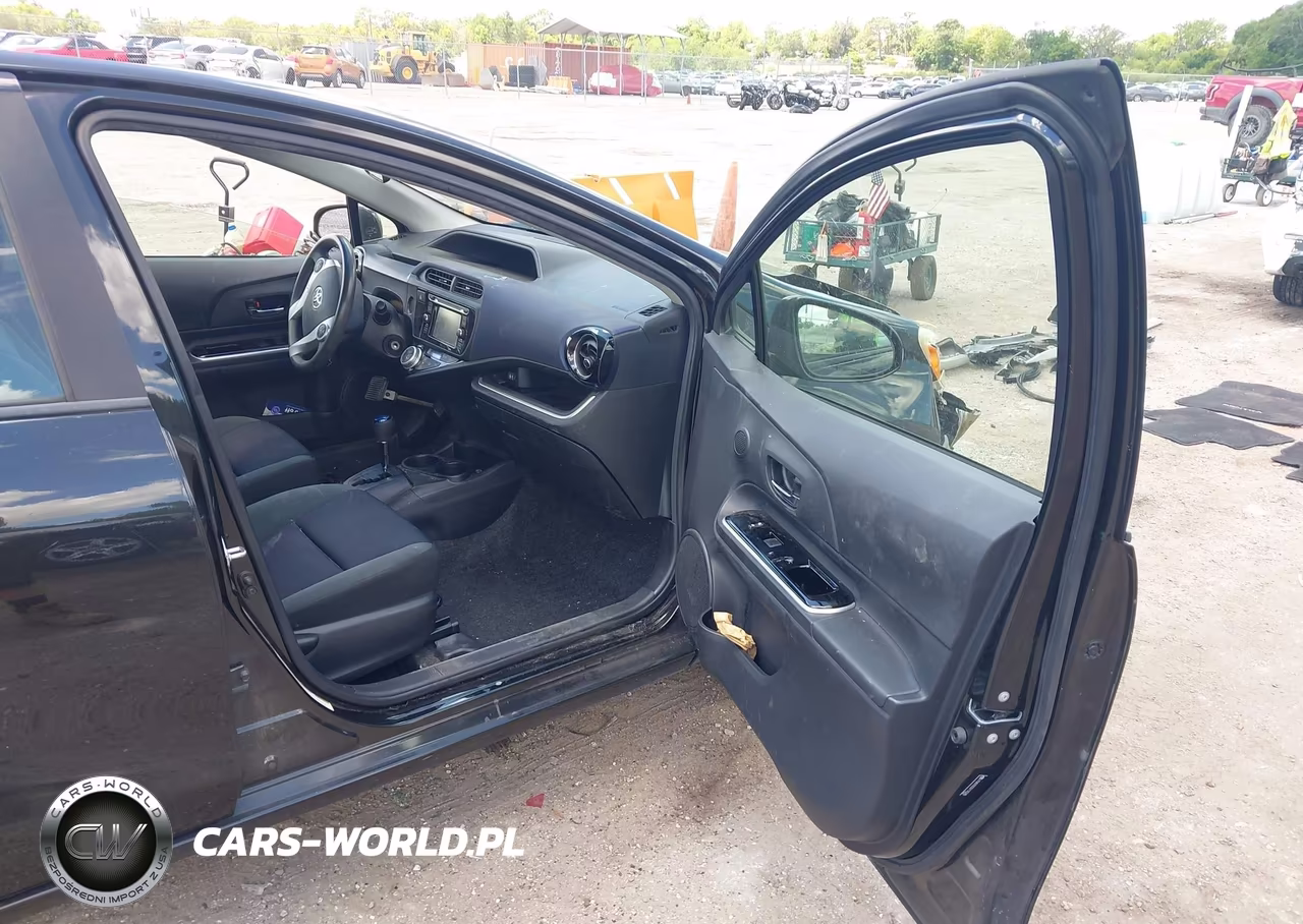 2016 Toyota Prius C Two VIN:JTDKDTB32G1125348 - 5
