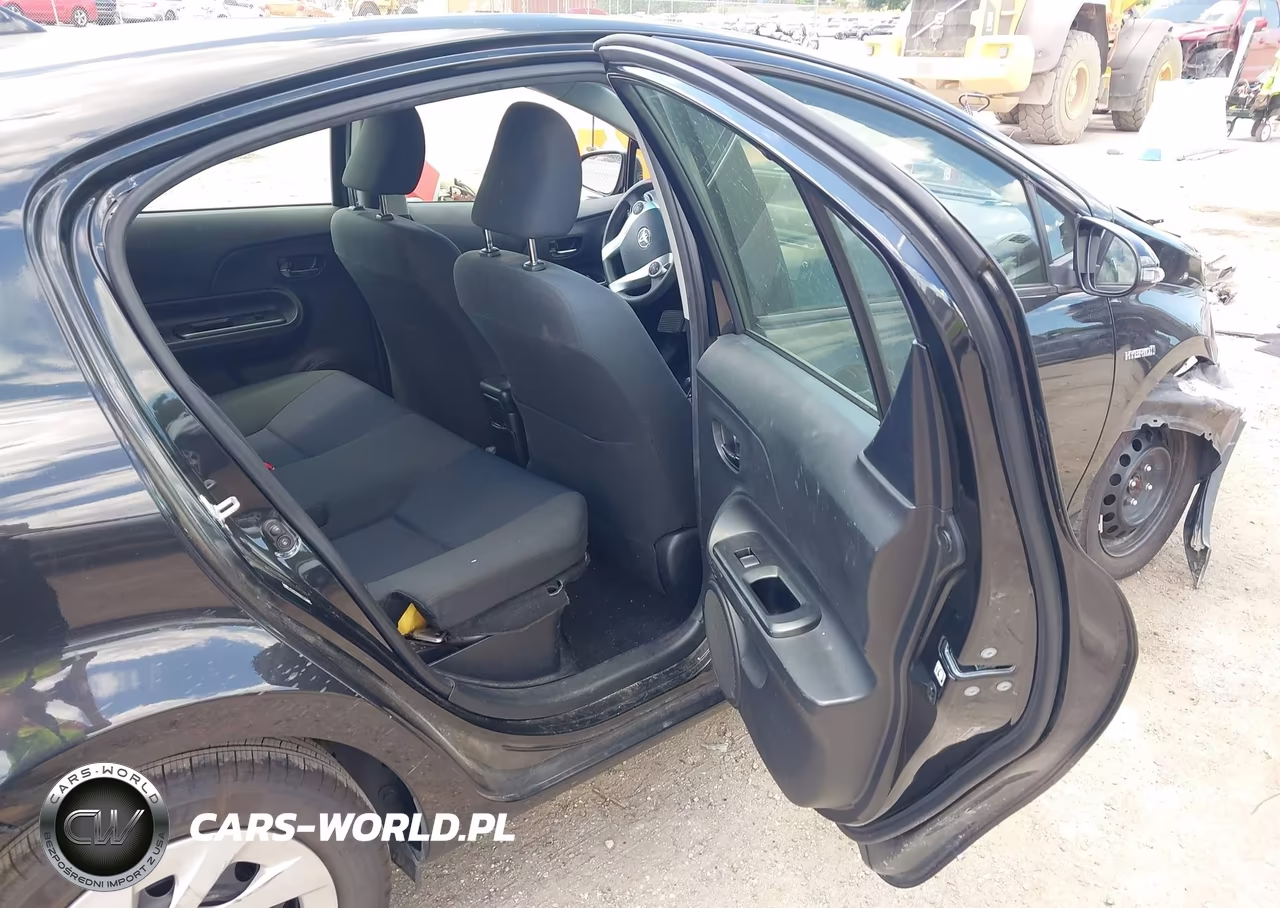 2016 Toyota Prius C Two VIN:JTDKDTB32G1125348 - 8