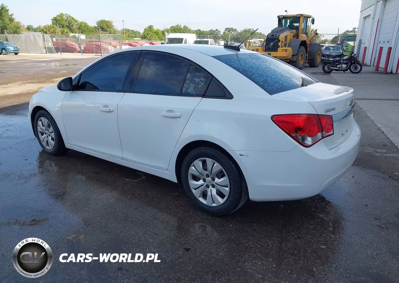 2015 Chevrolet Cruze Ls Auto VIN:1G1PA5SHXF7229161 - 3
