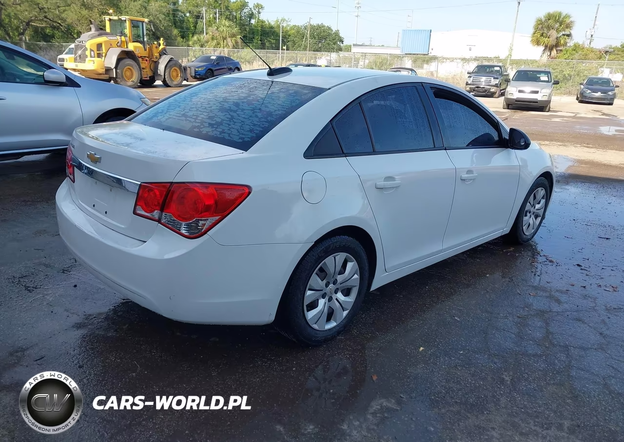 2015 Chevrolet Cruze Ls Auto VIN:1G1PA5SHXF7229161 - 4