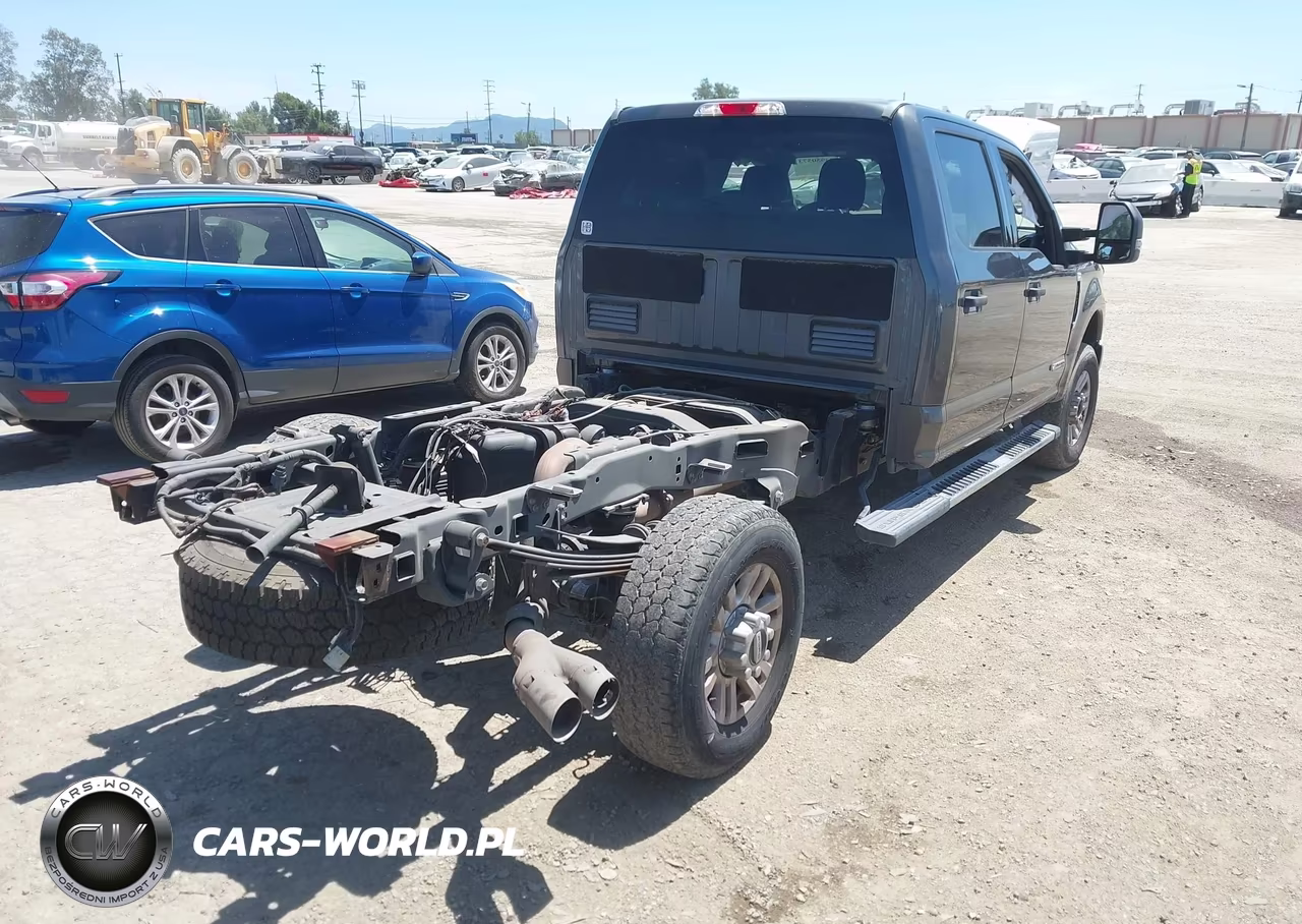 2018 Ford F-350 Xlt VIN:1FT8W3BT4JEB11293 - 4