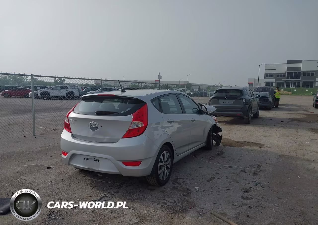 2016 Hyundai Accent Sport VIN:KMHCU5AE7GU273167 - 4