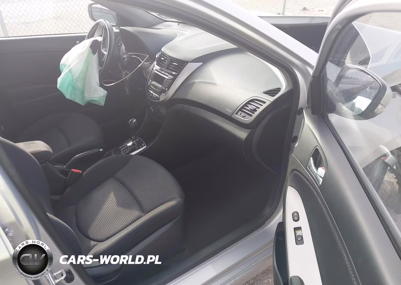 2016 Hyundai Accent Sport VIN:KMHCU5AE7GU273167 - 5