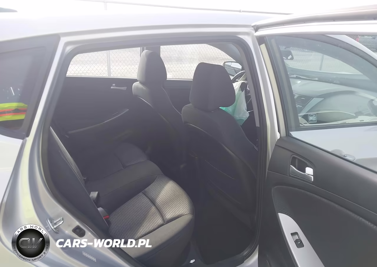 2016 Hyundai Accent Sport VIN:KMHCU5AE7GU273167 - 8
