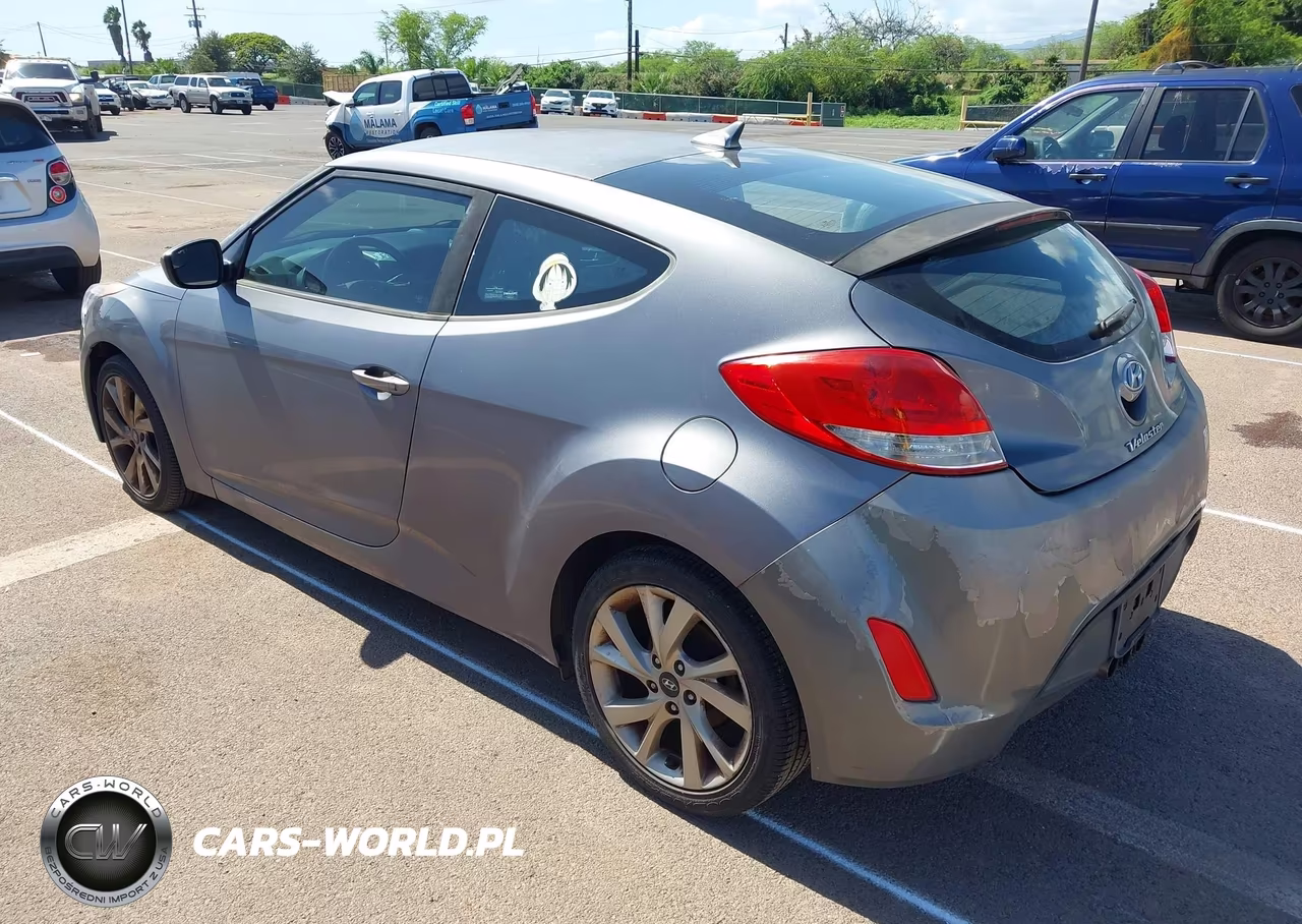 2017 Hyundai Veloster VIN:KMHTC6AD9HU305618 - 3