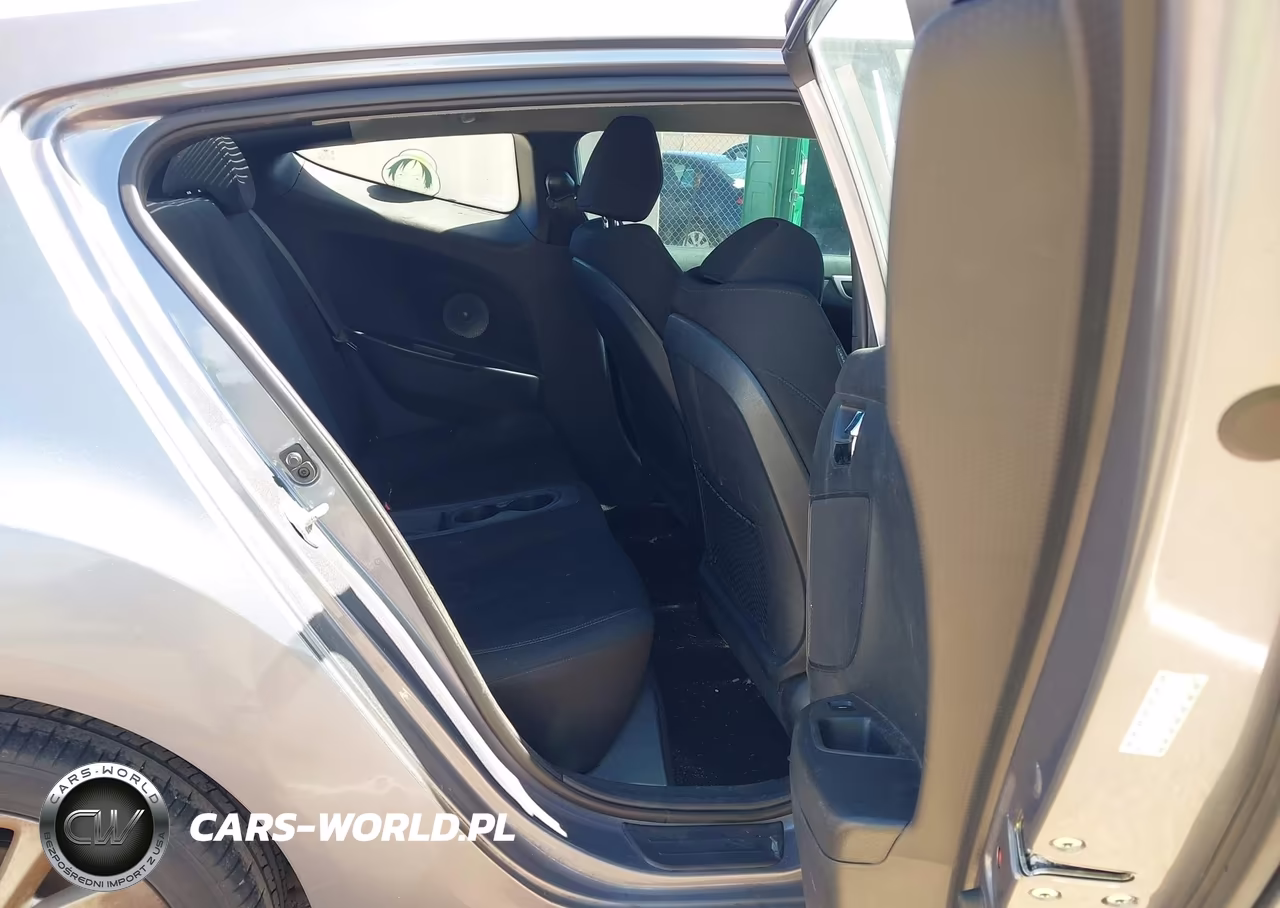 2017 Hyundai Veloster VIN:KMHTC6AD9HU305618 - 8
