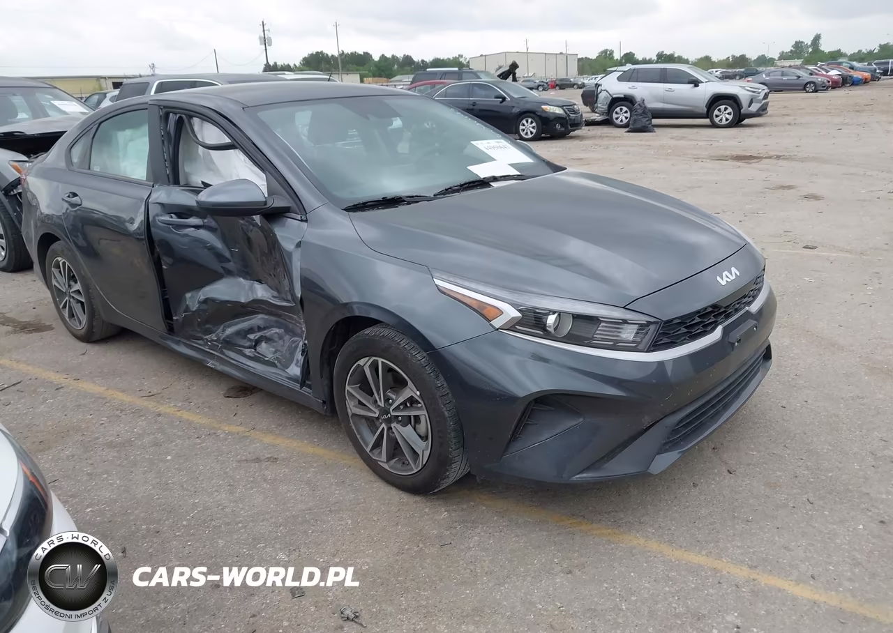 2024 Kia Forte Lxs – zdjęcie 1 z 16