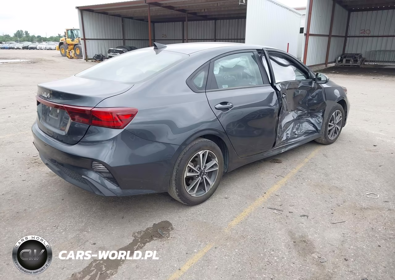 2024 Kia Forte Lxs VIN:3KPF24AD8RE784090 - 4