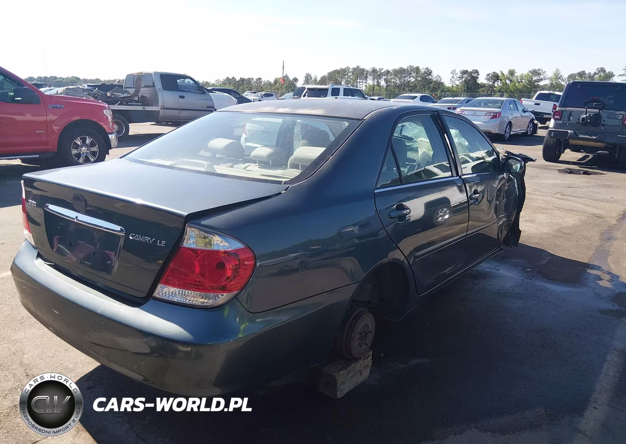 2005 Toyota Camry Le VIN:4T1BE32K25U101028 - 4