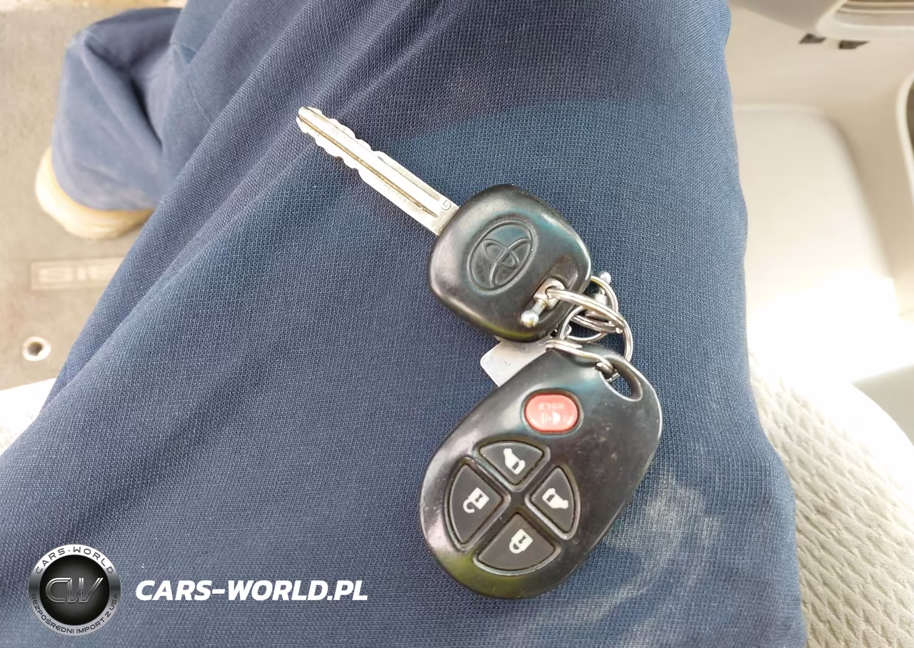 2012 Toyota Sienna Le V6 8 Passenger VIN:5TDKK3DC6CS231205 - 11