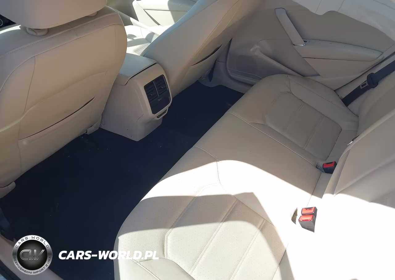 2019 Volkswagen Passat 2.0T Wolfsburg Edition VIN:1VWLA7A36KC002605 - 8