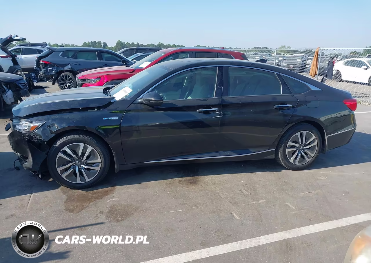 2018 Honda Accord Hybrid Touring VIN:1HGCV3F93JA017085 - 15