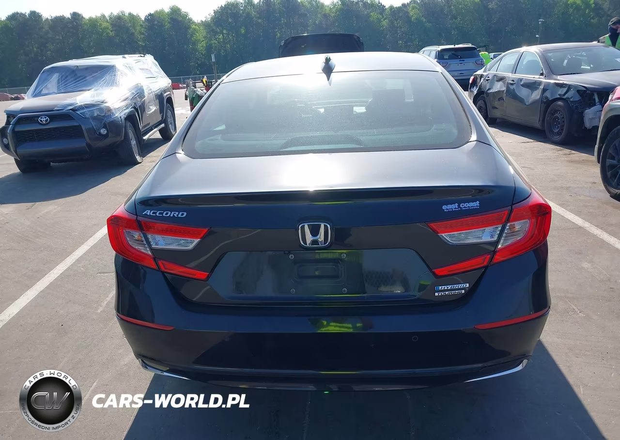 2018 Honda Accord Hybrid Touring VIN:1HGCV3F93JA017085 - 17