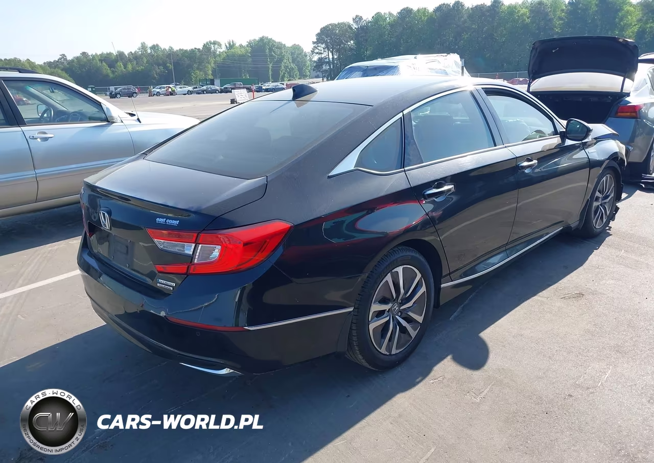2018 Honda Accord Hybrid Touring VIN:1HGCV3F93JA017085 - 4