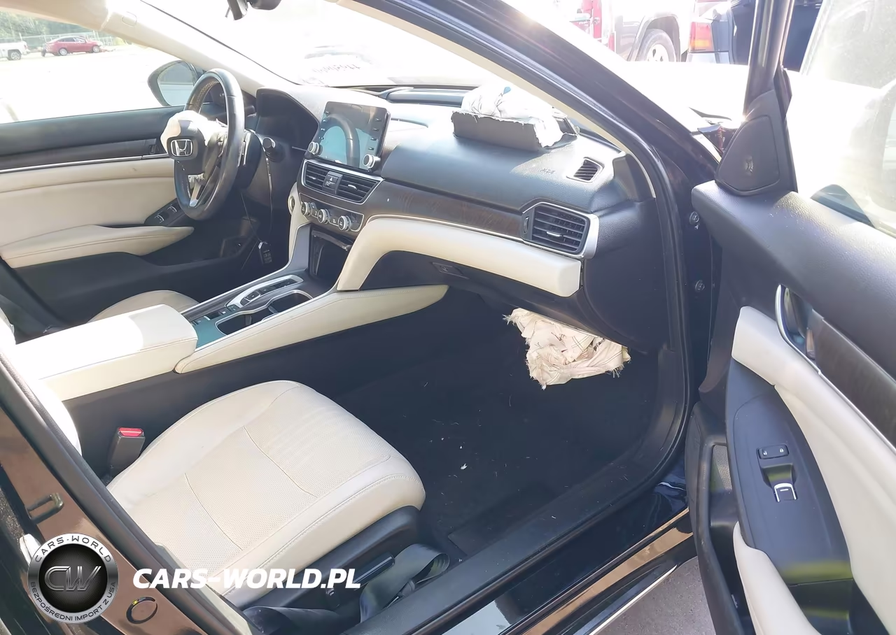 2018 Honda Accord Hybrid Touring VIN:1HGCV3F93JA017085 - 5