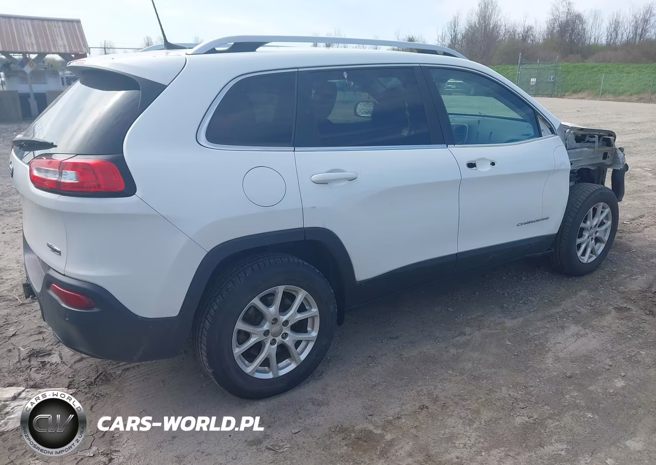 2016 Jeep Cherokee Latitude VIN:1C4PJMCS0GW373675 - 4