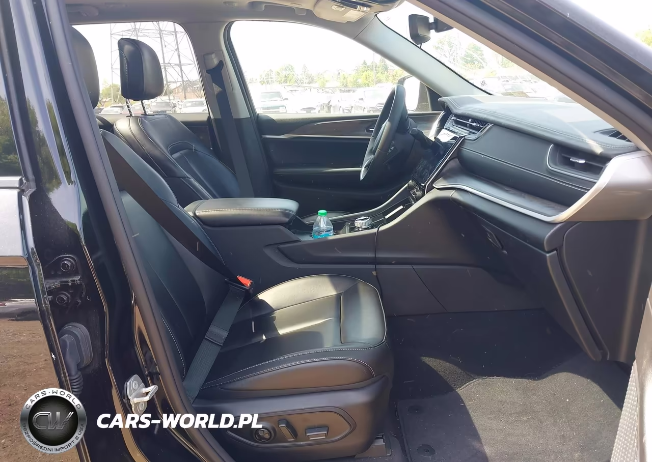 2023 Jeep Grand Cherokee Limited 4X4 VIN:1C4RJHBG5PC659259 - 5
