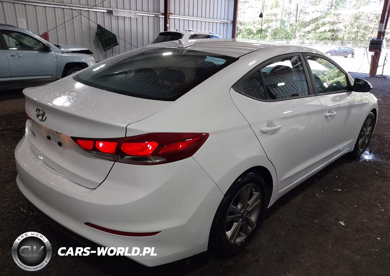 2018 Hyundai Elantra Value Edition VIN:5NPD84LF7JH286953 - 4