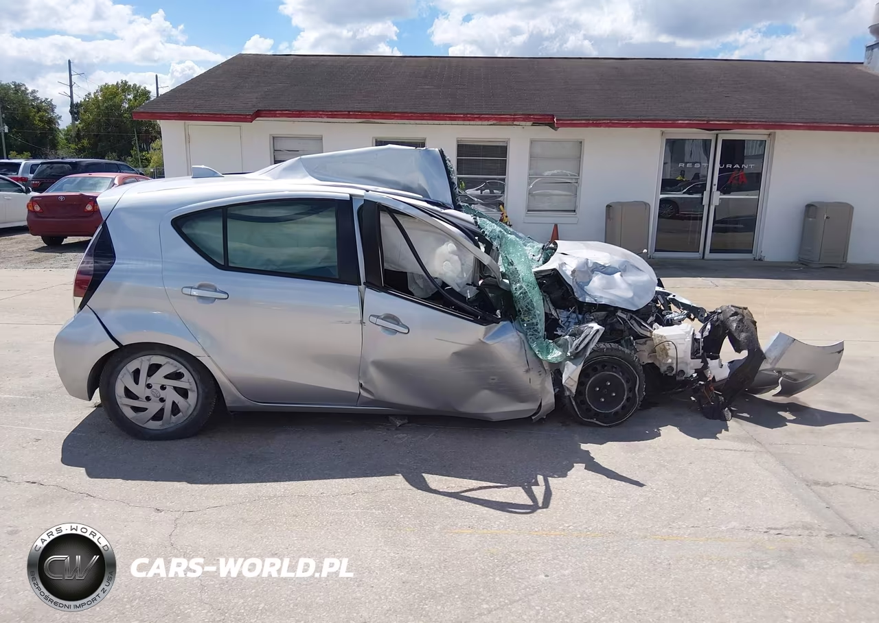 2016 Toyota Prius C One VIN:JTDKDTB32G1136625 - 13