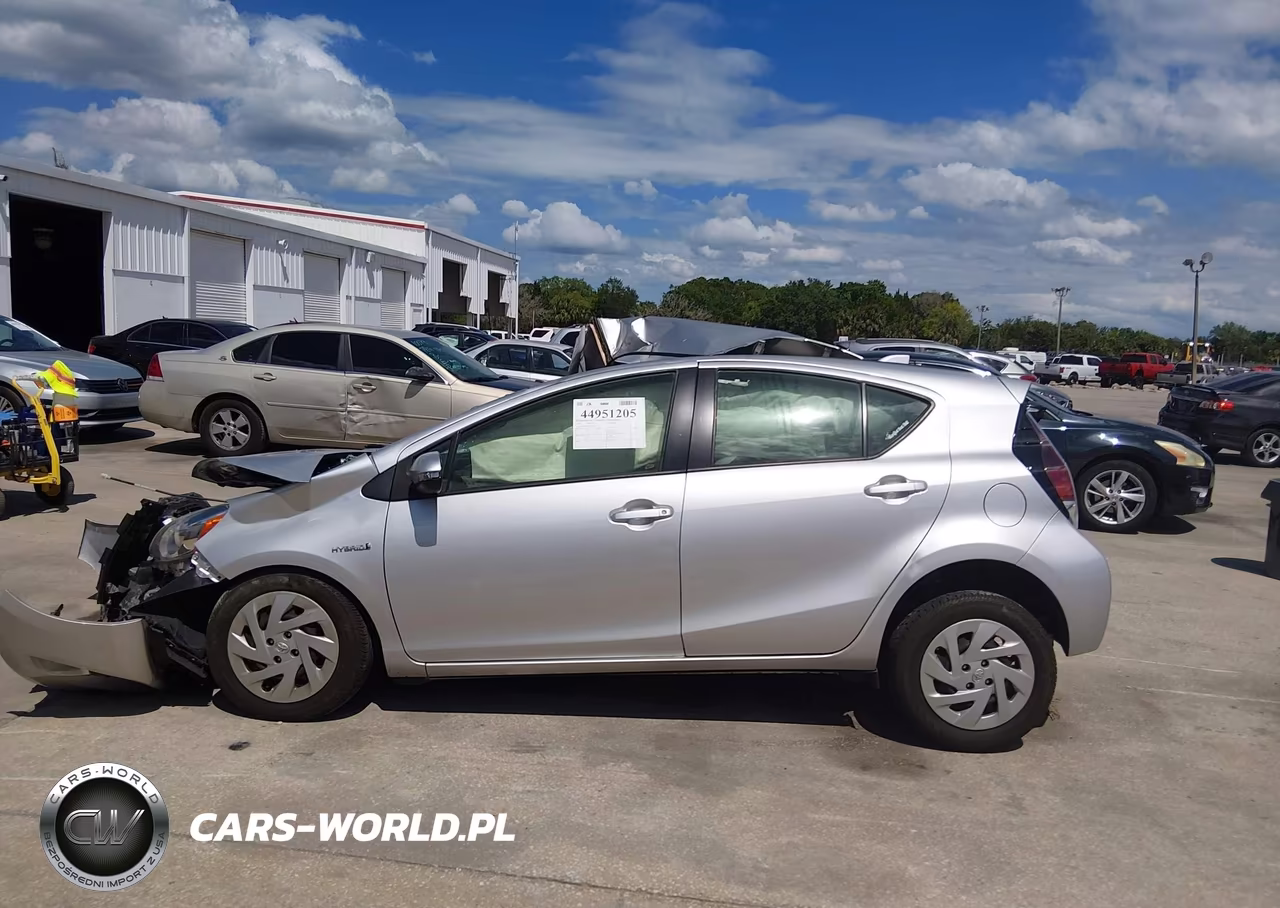 2016 Toyota Prius C One VIN:JTDKDTB32G1136625 - 14