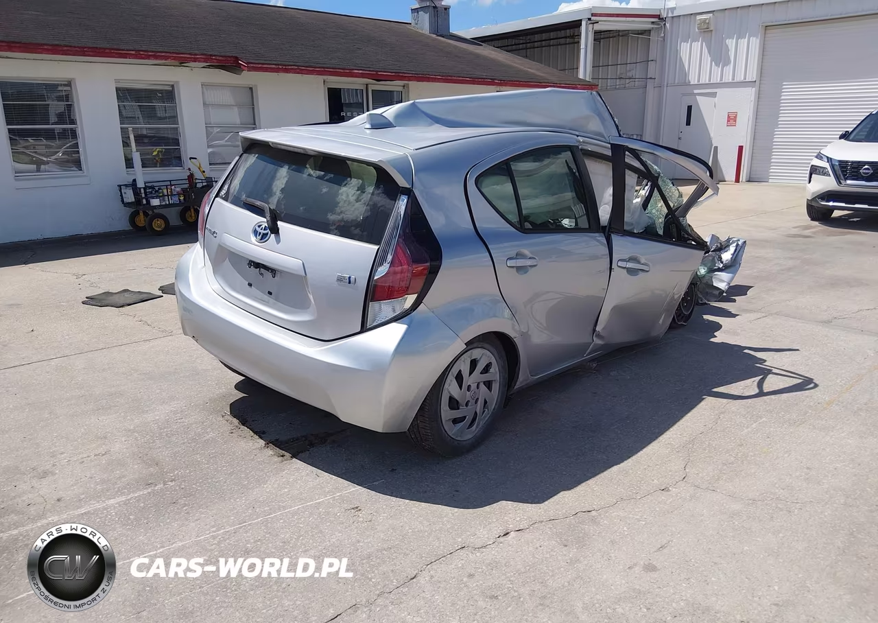 2016 Toyota Prius C One VIN:JTDKDTB32G1136625 - 4