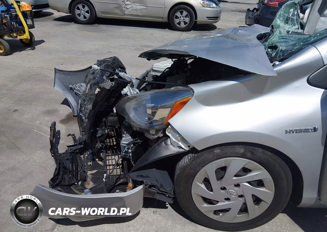 2016 Toyota Prius C One VIN:JTDKDTB32G1136625 - 6