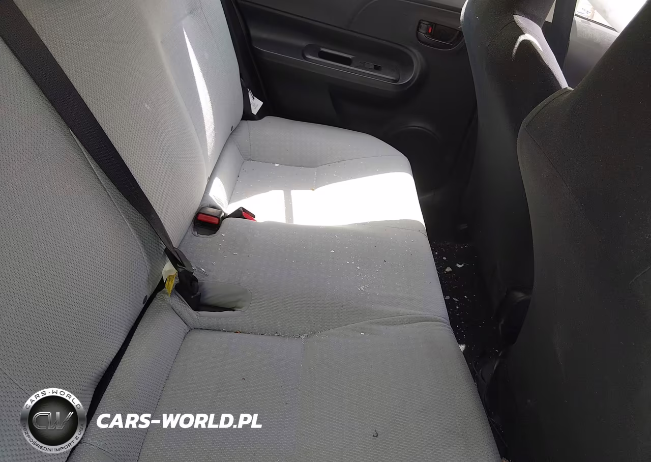 2016 Toyota Prius C One VIN:JTDKDTB32G1136625 - 8