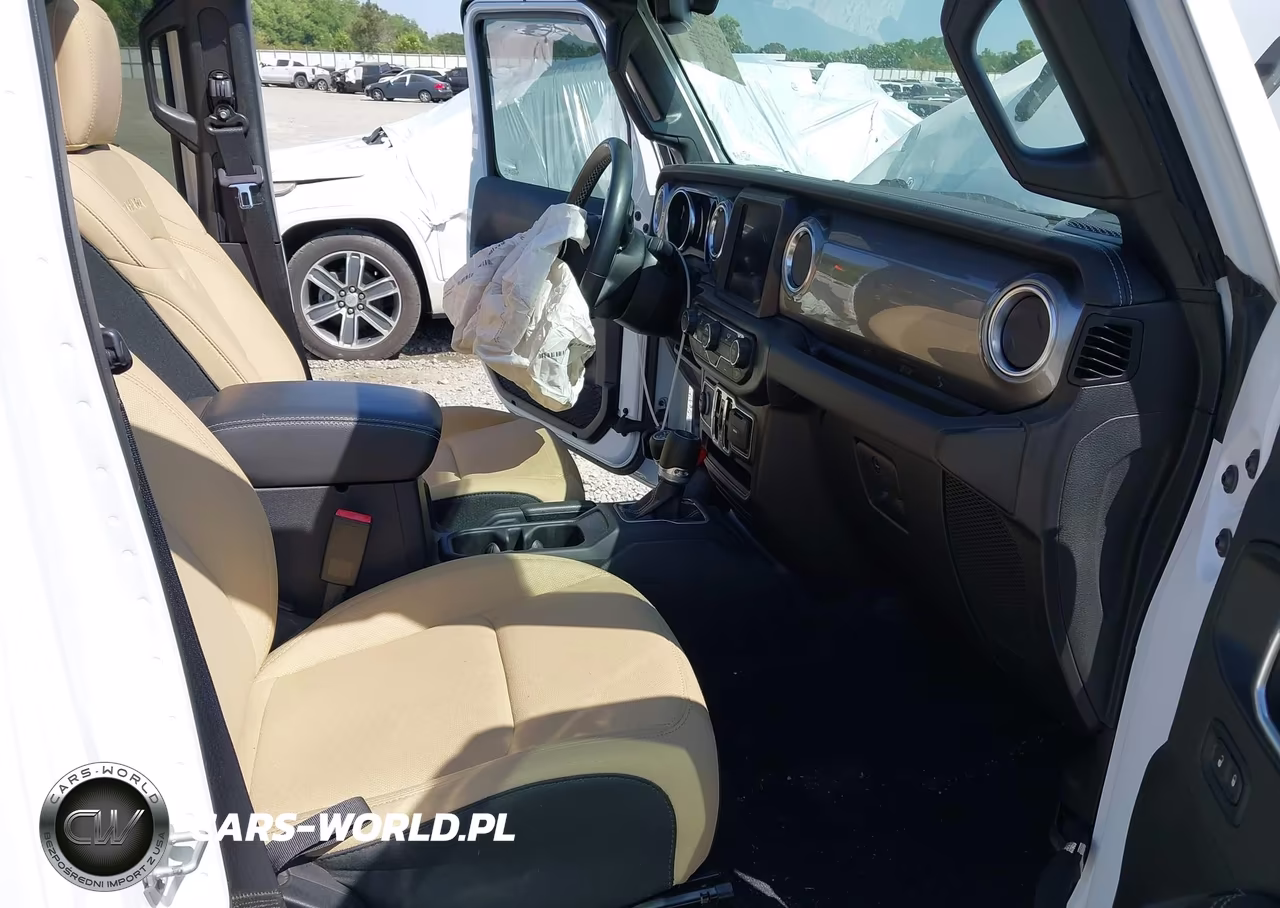 2022 Jeep Wrangler Unlimited Sahara 4X4 VIN:1C4HJXEM6NW135363 - 5