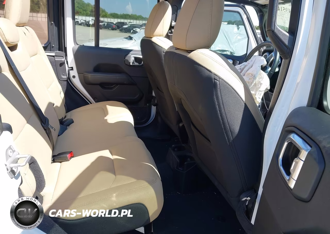 2022 Jeep Wrangler Unlimited Sahara 4X4 VIN:1C4HJXEM6NW135363 - 8