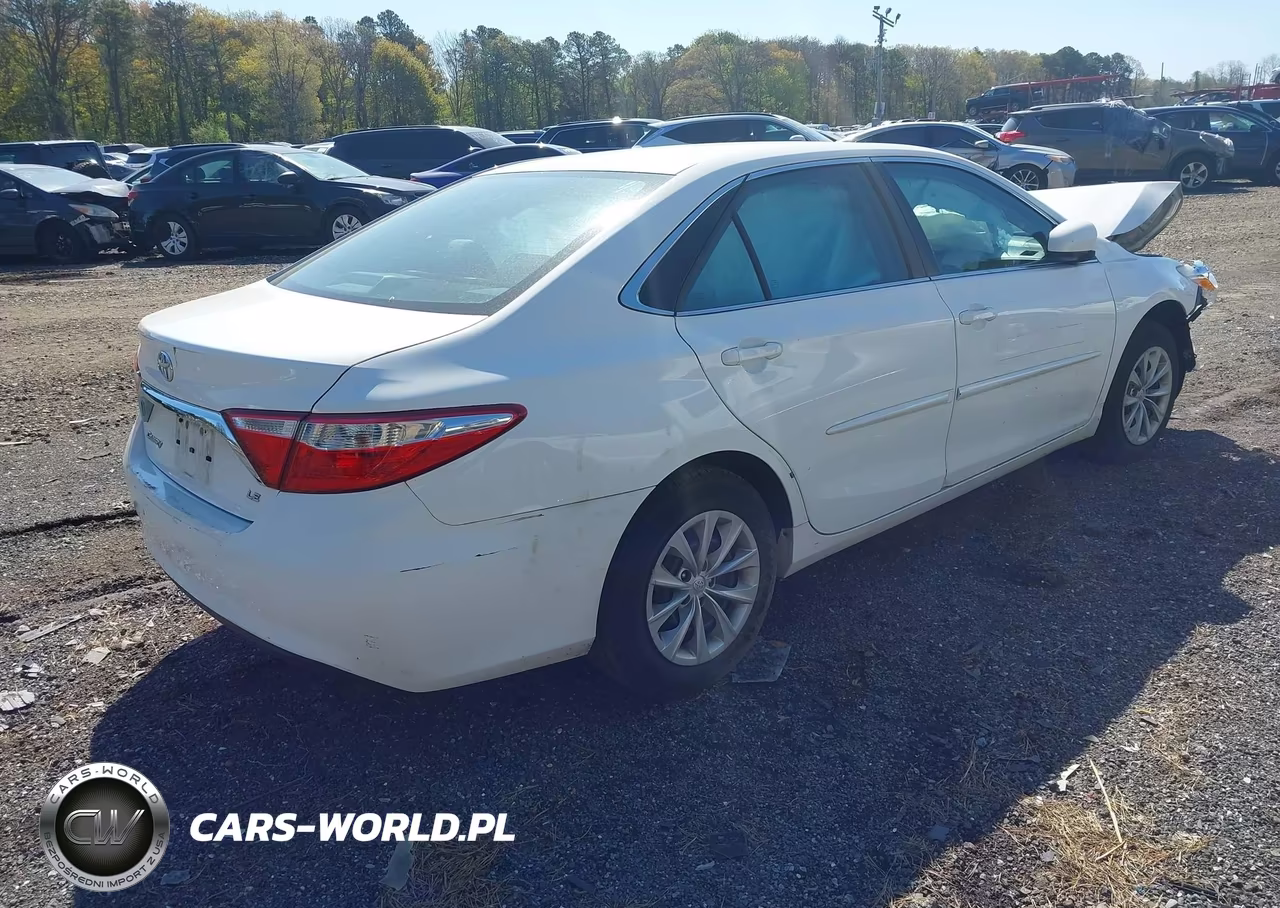 2017 Toyota Camry Le VIN:4T1BF1FKXHU373942 - 4