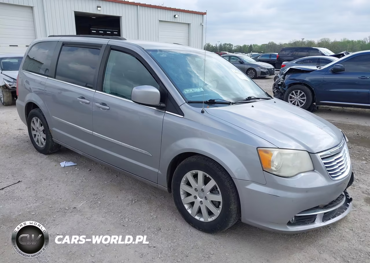 2014 Chrysler Town & Country Touring – zdjęcie 1 z 16