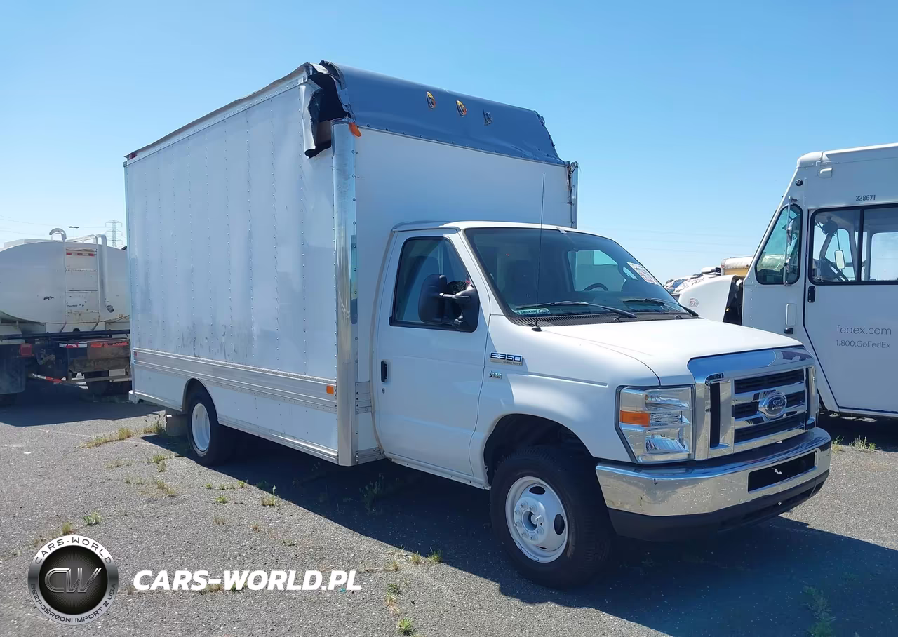 2013 Ford E-350 Cutaway