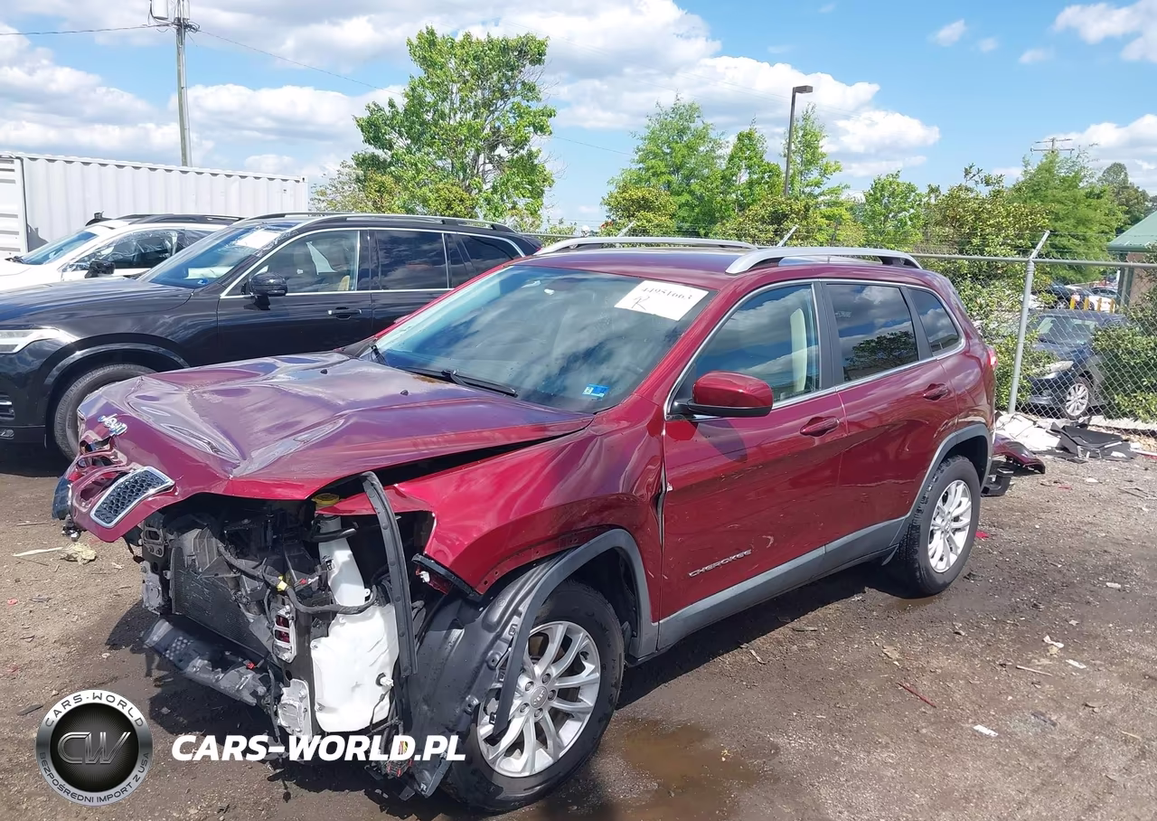 2019 Jeep Cherokee Latitude 4X4 VIN:1C4PJMCB2KD469053 - 2