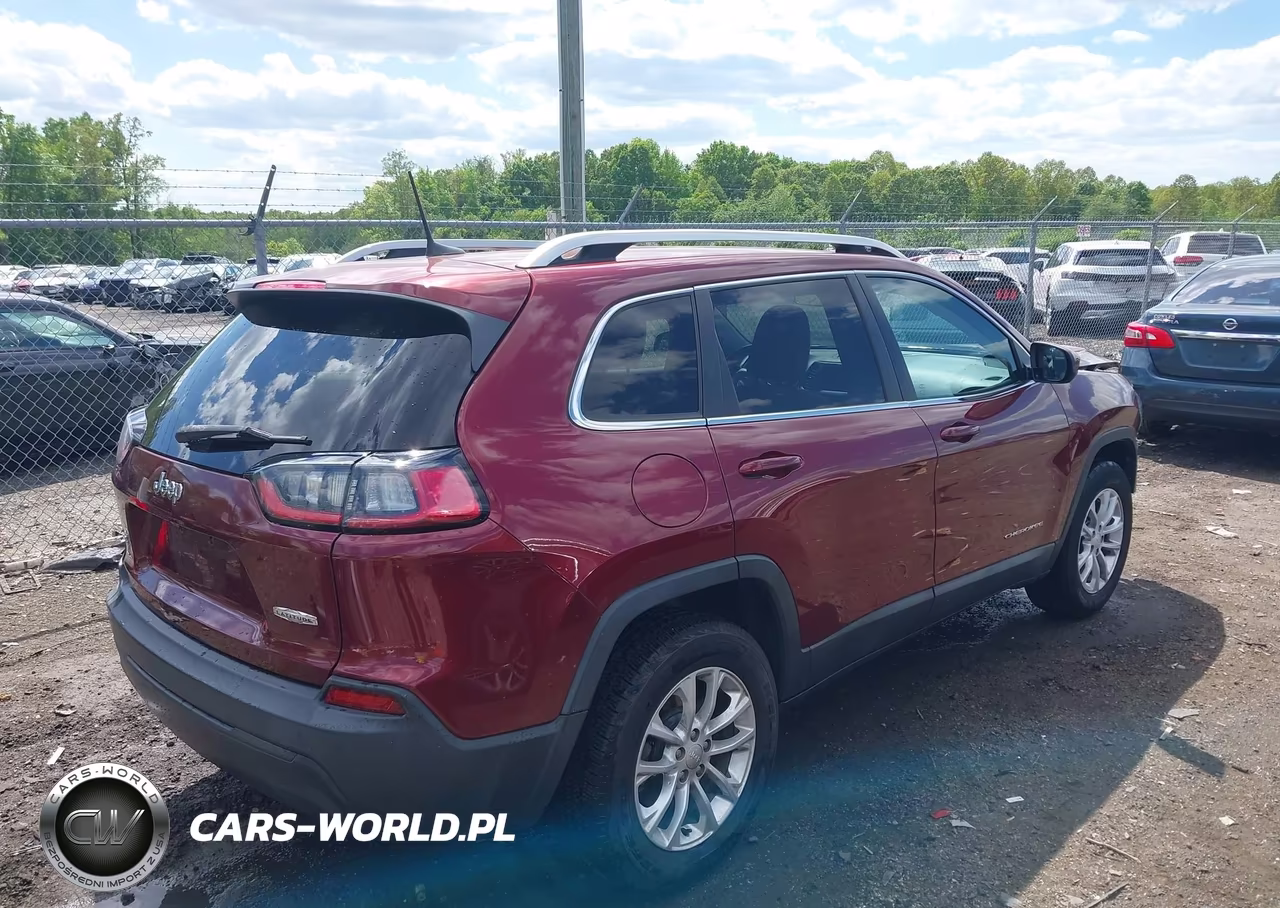 2019 Jeep Cherokee Latitude 4X4 VIN:1C4PJMCB2KD469053 - 4