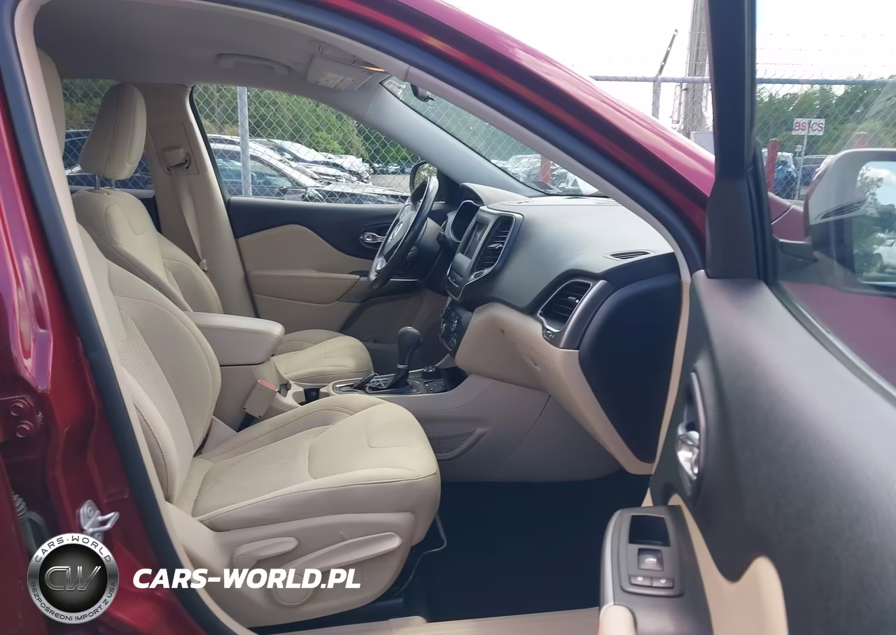 2019 Jeep Cherokee Latitude 4X4 VIN:1C4PJMCB2KD469053 - 5