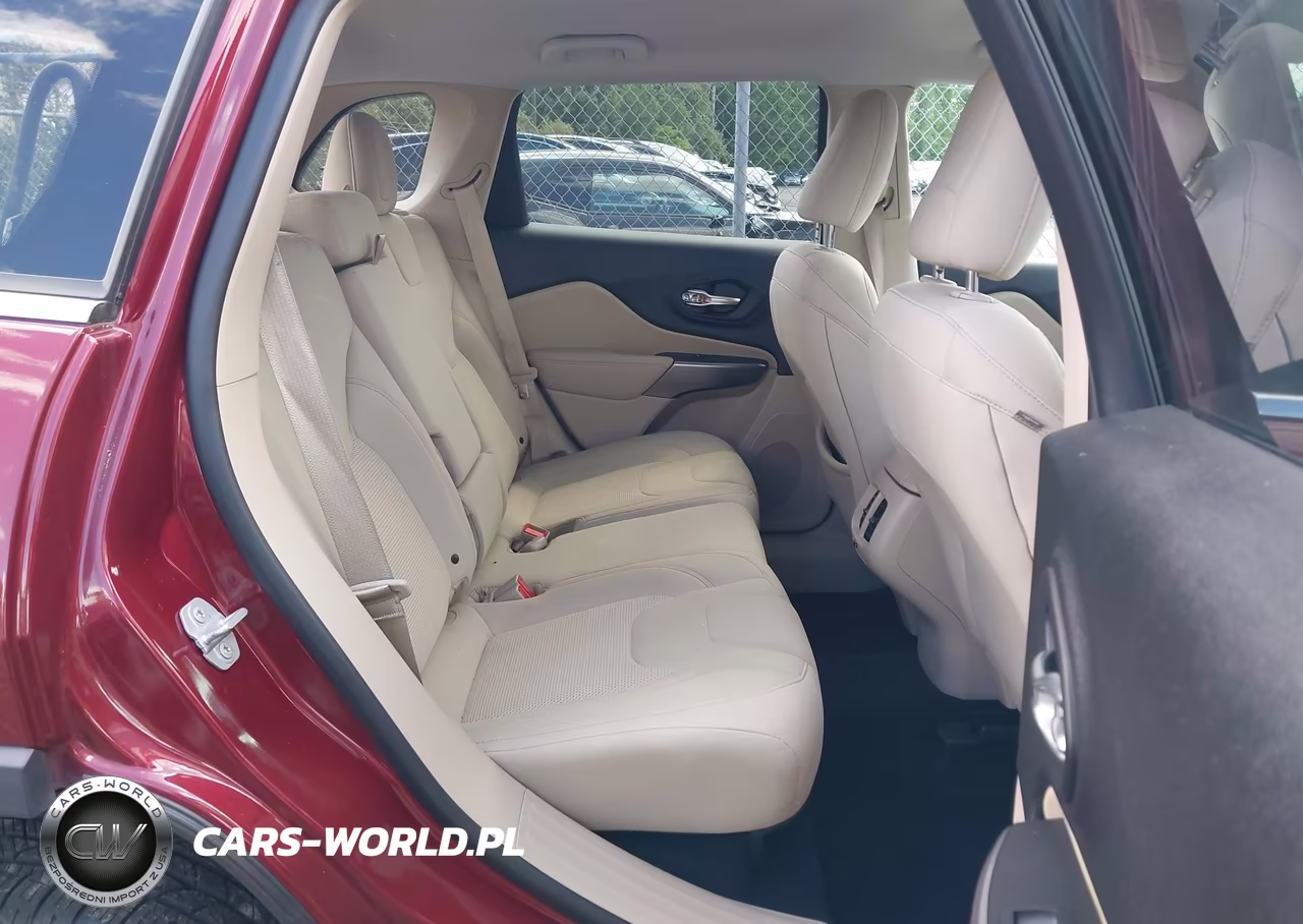 2019 Jeep Cherokee Latitude 4X4 VIN:1C4PJMCB2KD469053 - 8