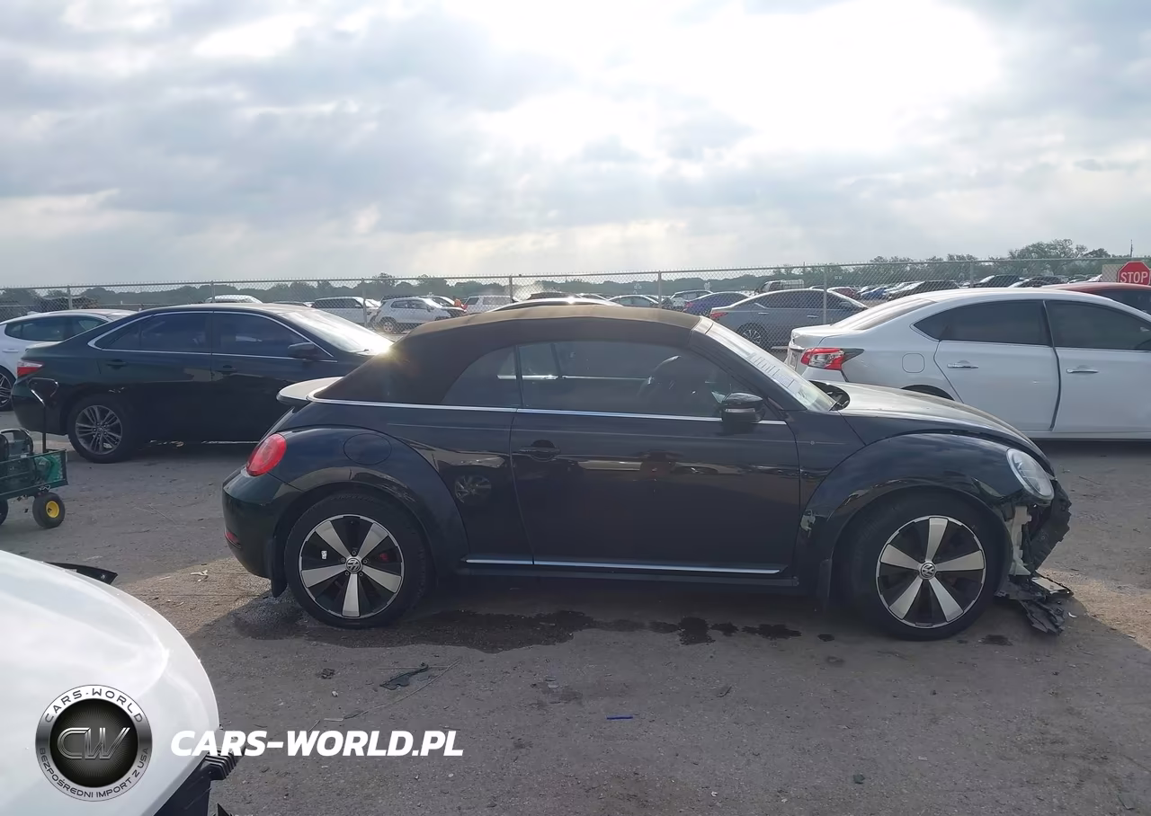2013 Volkswagen Beetle 2.0T VIN:3VW7S7AT1DM821053 - 13