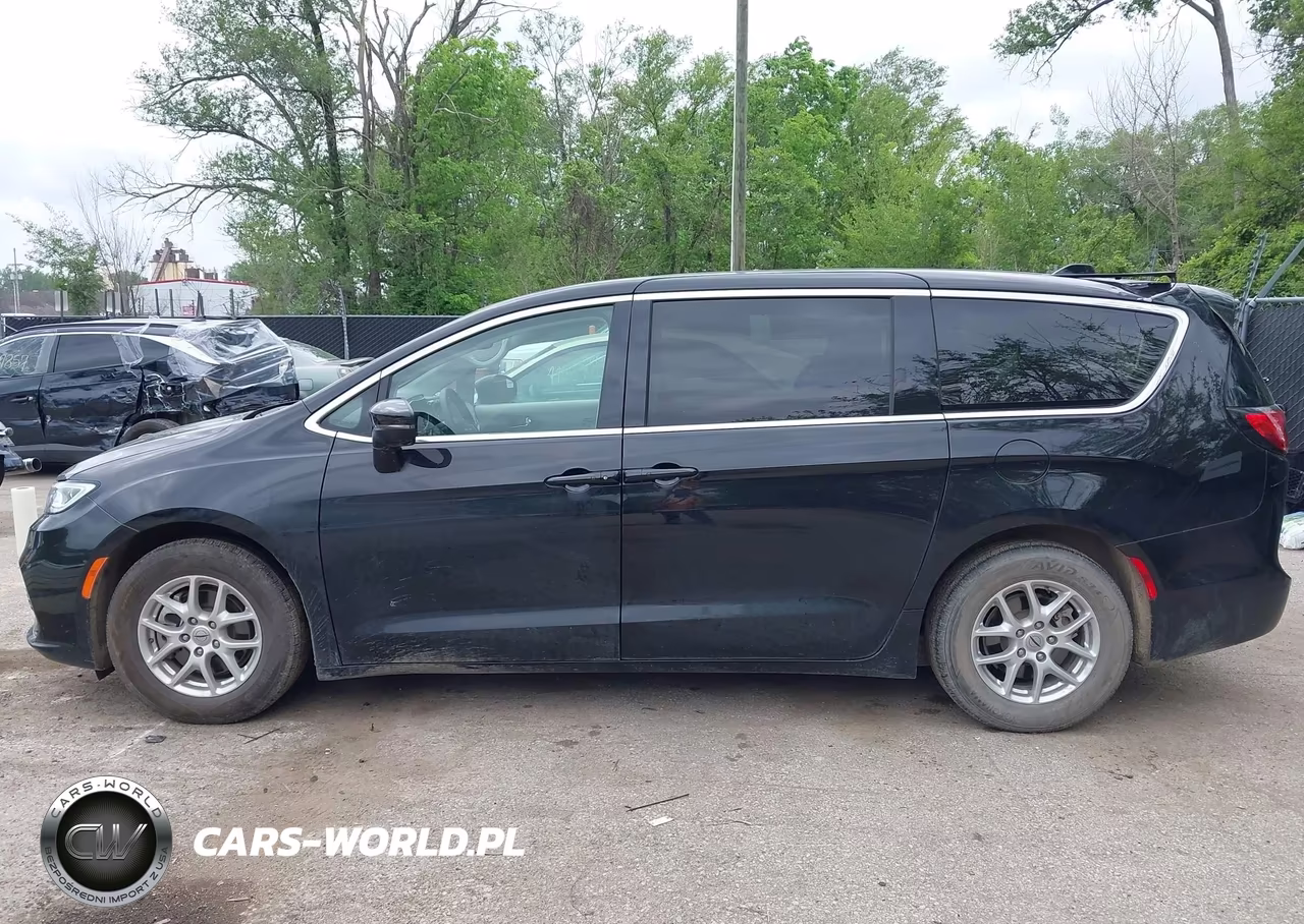 2023 Chrysler Pacifica Touring L VIN:2C4RC1BG5PR517129 - 14