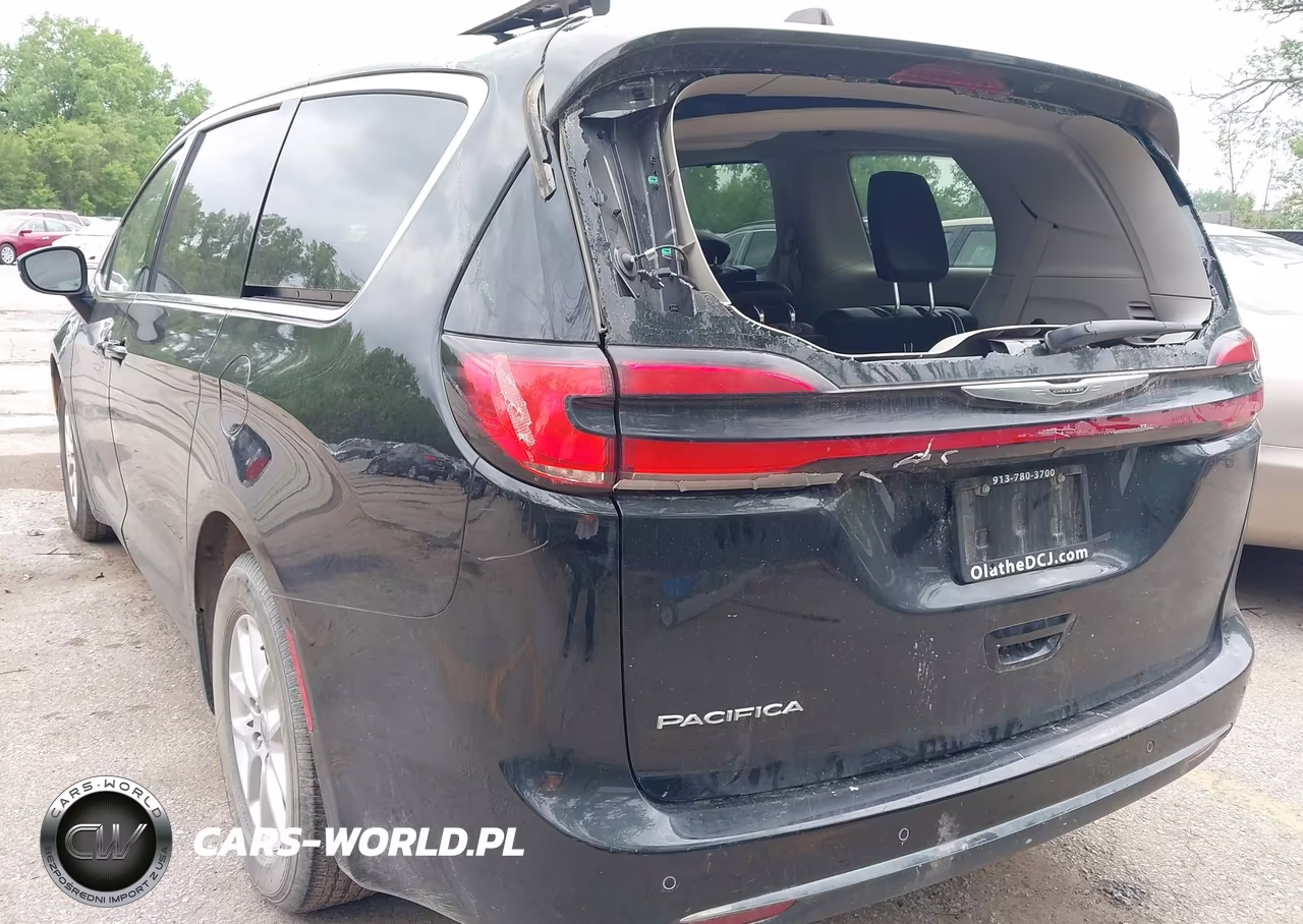 2023 Chrysler Pacifica Touring L VIN:2C4RC1BG5PR517129 - 3