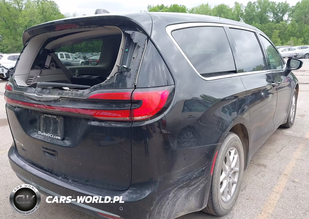 2023 Chrysler Pacifica Touring L VIN:2C4RC1BG5PR517129 - 4