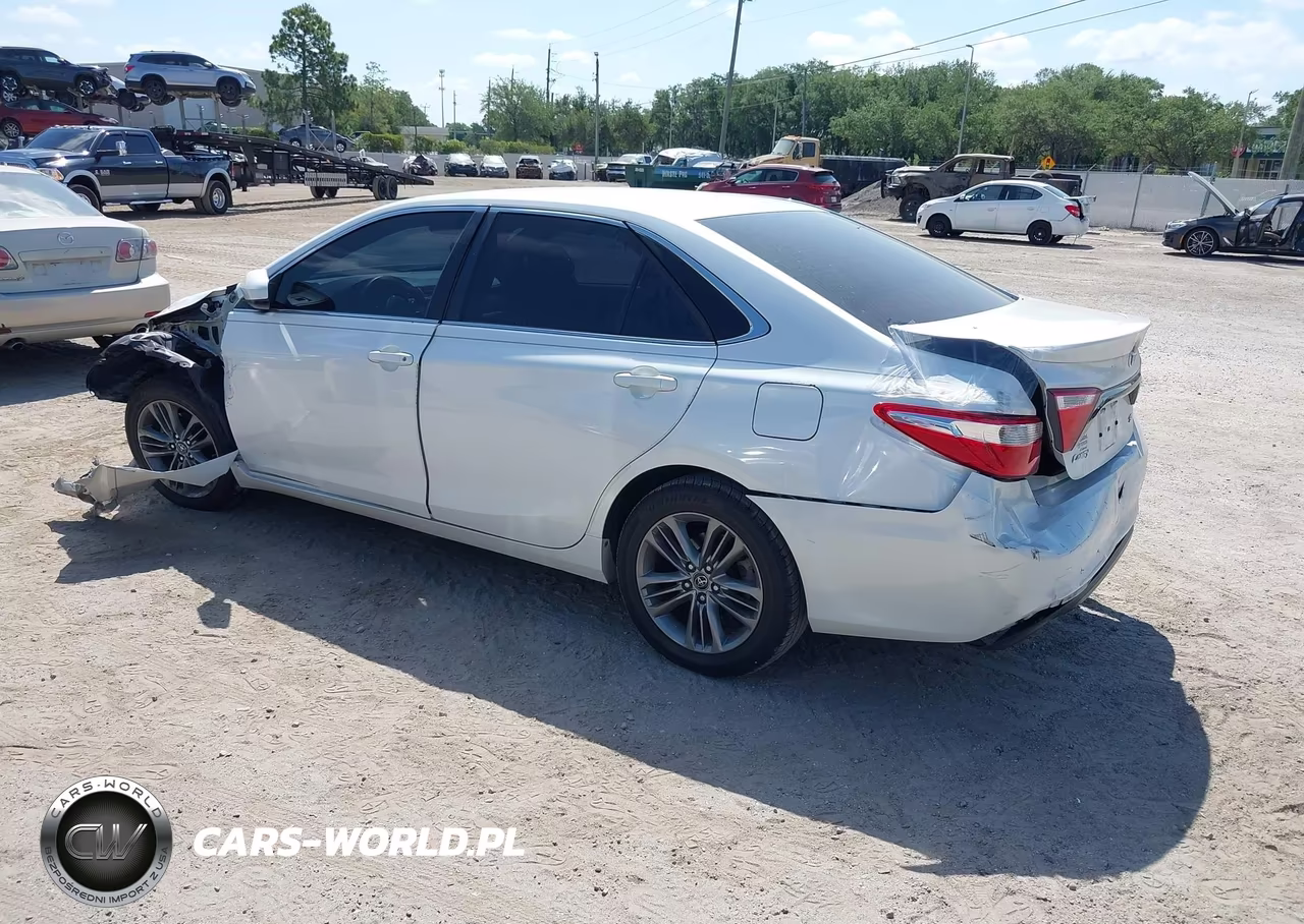 2016 Toyota Camry Se VIN:4T1BF1FK7GU231143 - 3