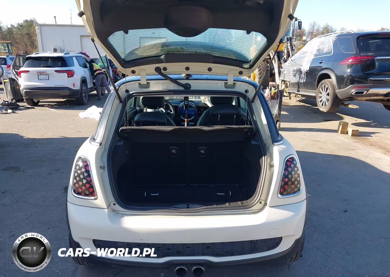 2010 Mini Cooper S VIN:WMWMF7C5XATW89686 - 18