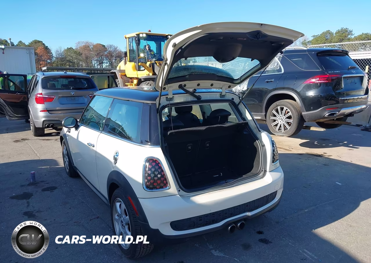 2010 Mini Cooper S VIN:WMWMF7C5XATW89686 - 3