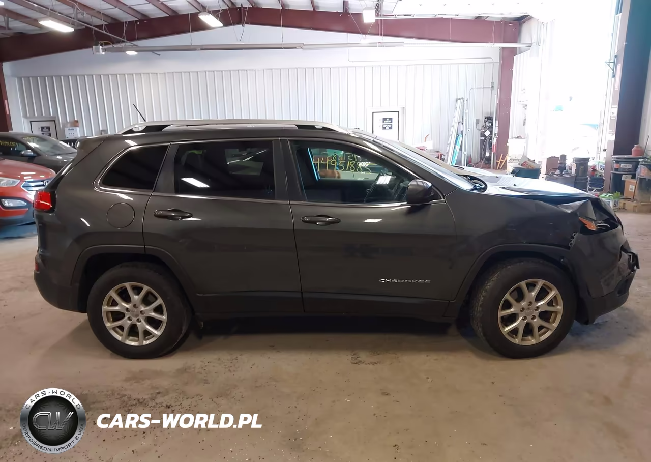 2017 Jeep Cherokee Latitude 4X4 VIN:1C4PJMCB5HW638785 - 13